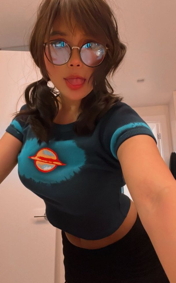 Neekolul desnuda #107867219