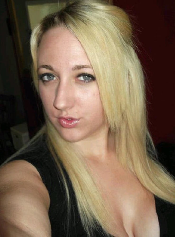 Exposed - kommentieren Sie diese Blondine, die Sperma im Gesicht liebt
 #99472609