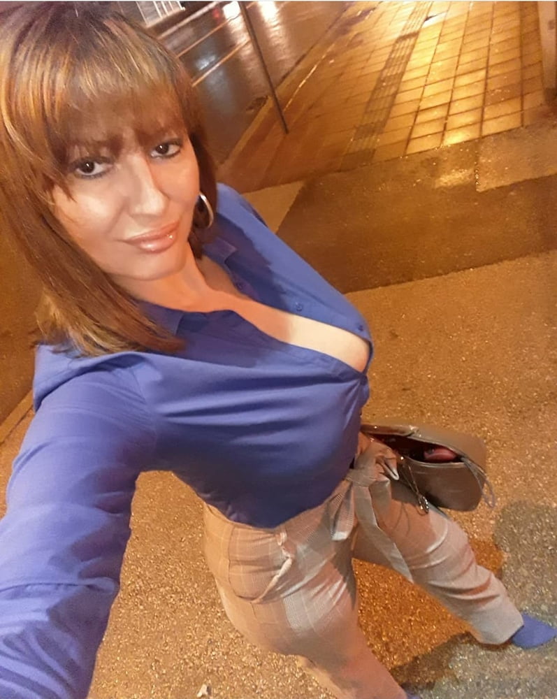 Heiss und willig
 #91474397