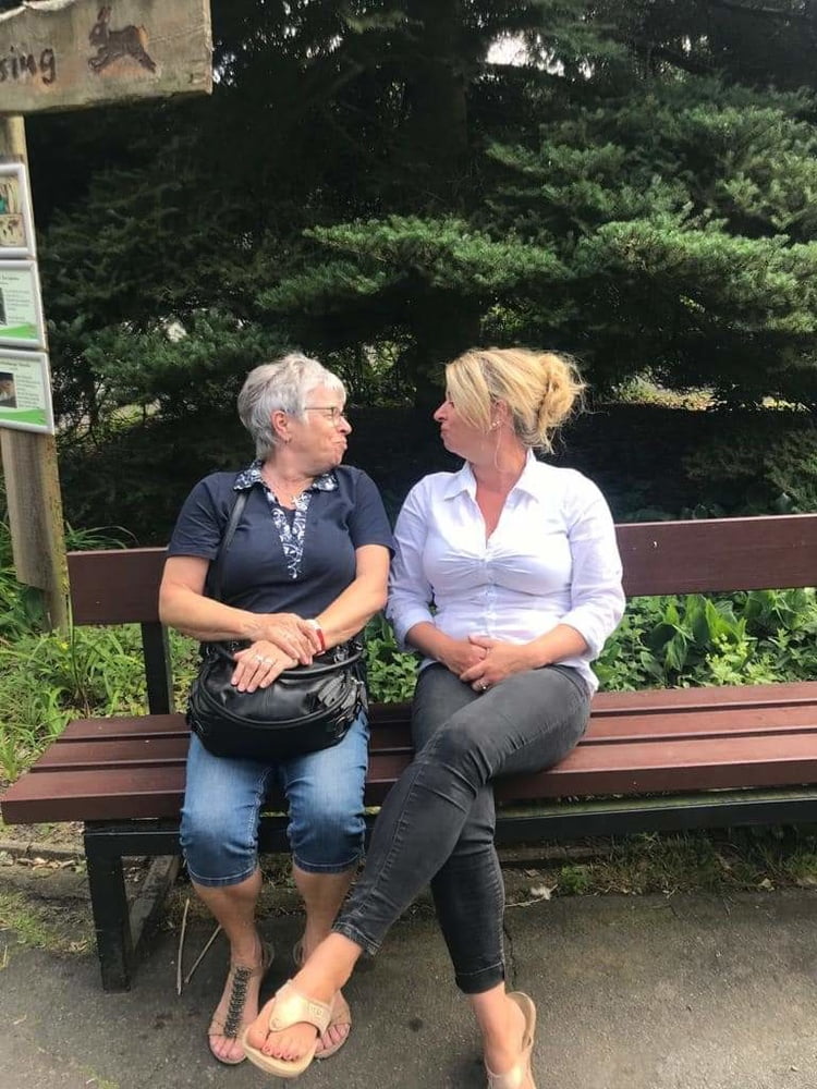 Heiss und willig
 #91474411