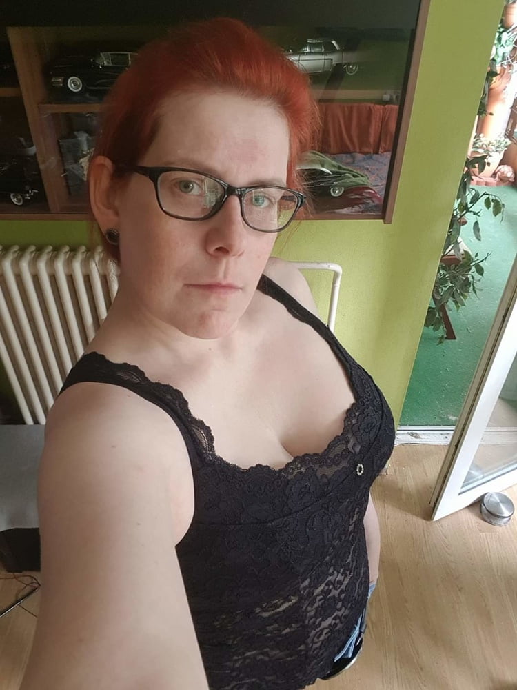 Heiss und willig
 #91474414