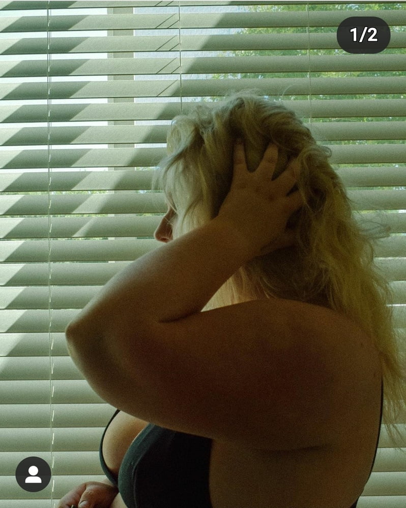 Heiss und willig
 #91474438