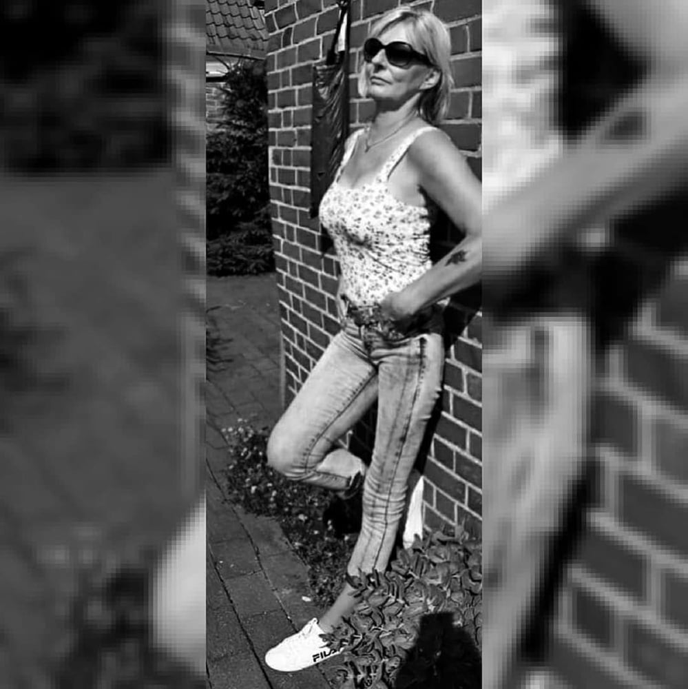 Heiss und willig
 #91474536