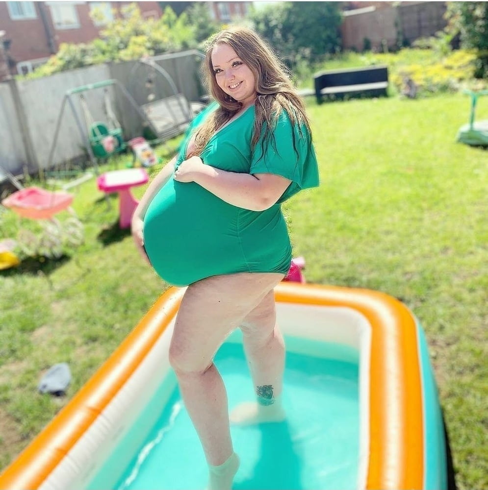 Heiss und willig
 #91474556