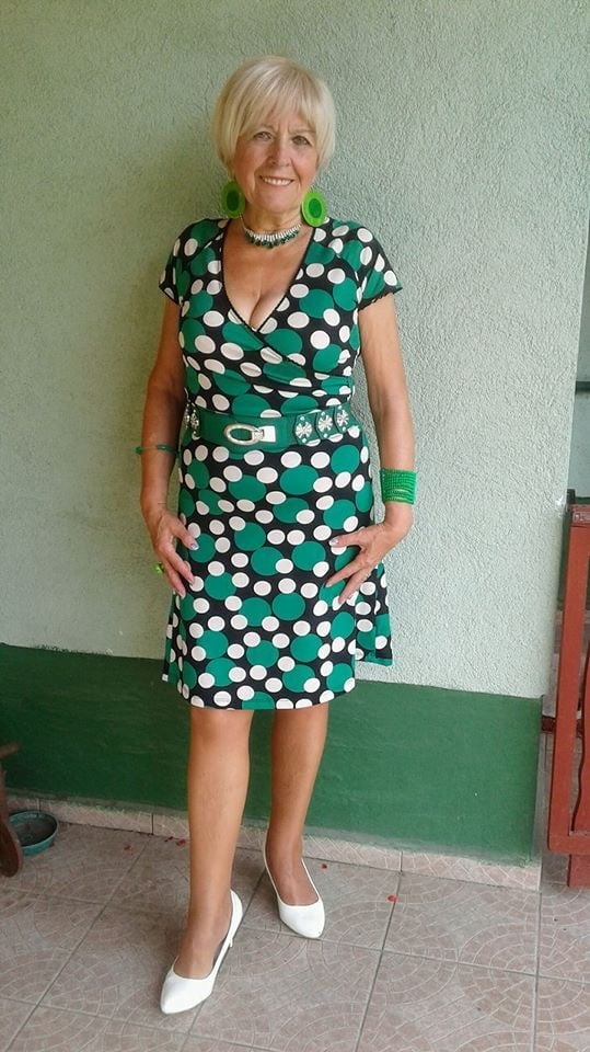 Sexy Milfs und Gilfs tragen Strumpfhosen 3
 #106482056