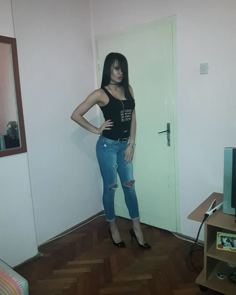 セルビアのホットな痩せた売春婦の女の子の美しいお尻 Nevena Nena Nis
 #106233435