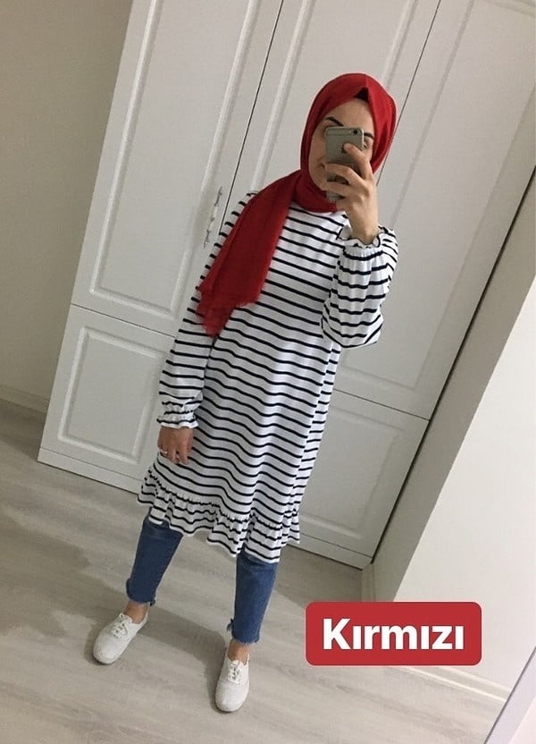 Türkische hübsche Frauen in Kleidung zeigen
 #92400306