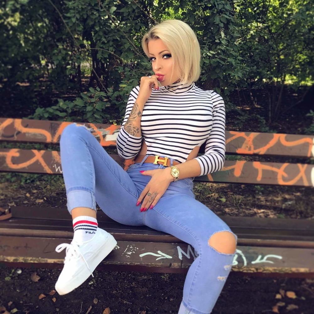 赤ちゃんと淫乱女 2
 #90638620