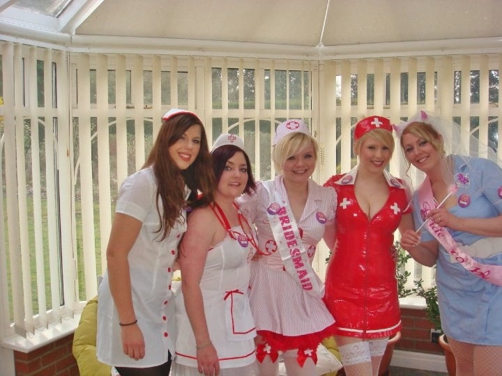 Enfermeras - ¿podemos ayudarle? (álbum grande)
 #91396010