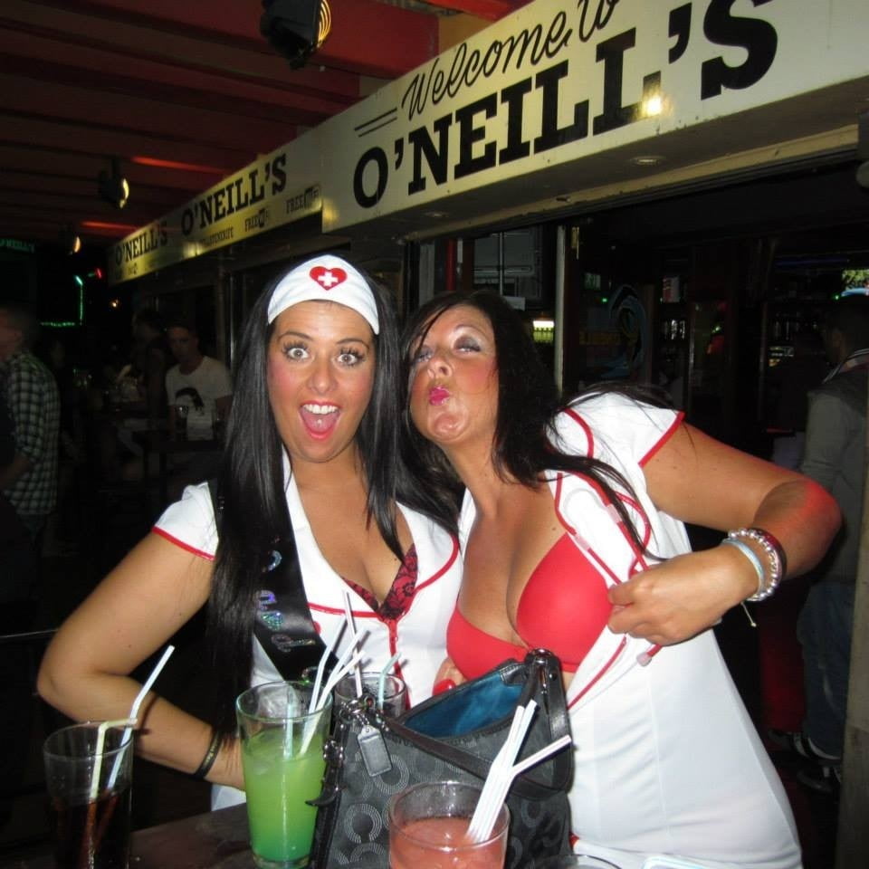 Enfermeras - ¿podemos ayudarle? (álbum grande)
 #91396241