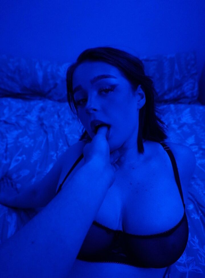 Clara00ellis desnuda #108071549