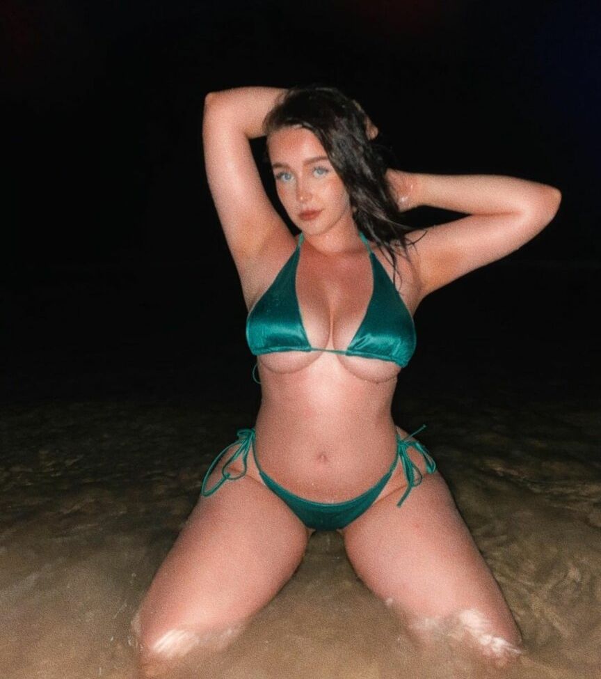 Clara00ellis desnuda #108071566