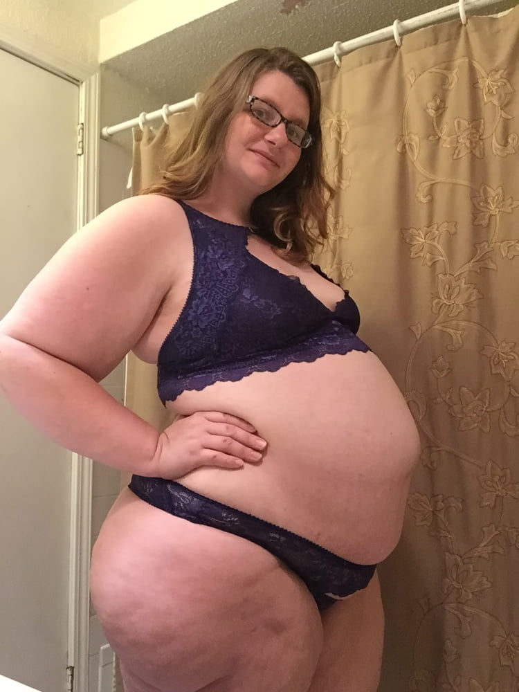Big pregnant mommy (38 weeks)