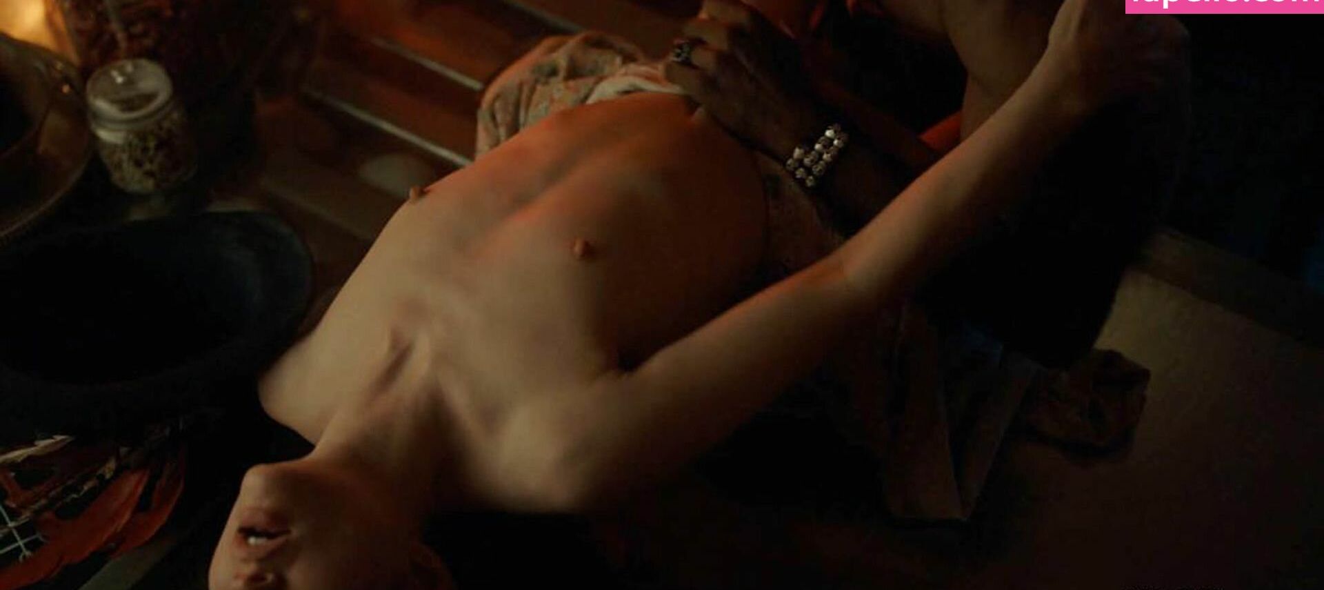 Emily Browning nue #109078762