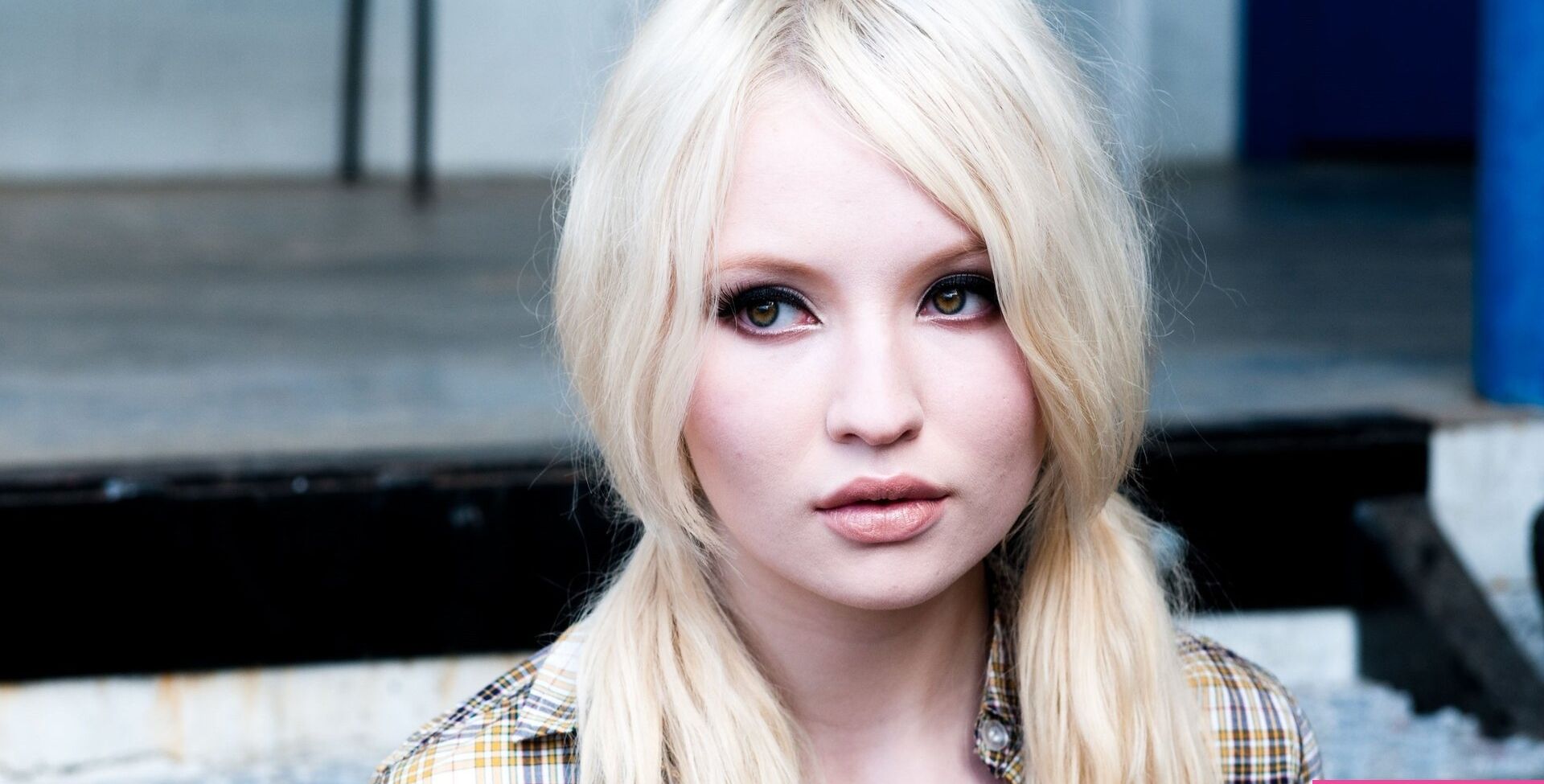 Emily Browning nue #109078774