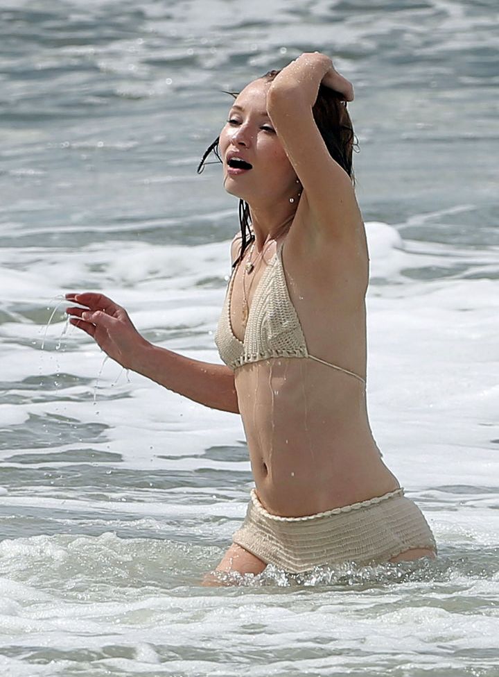 Emily Browning nackt #109078788