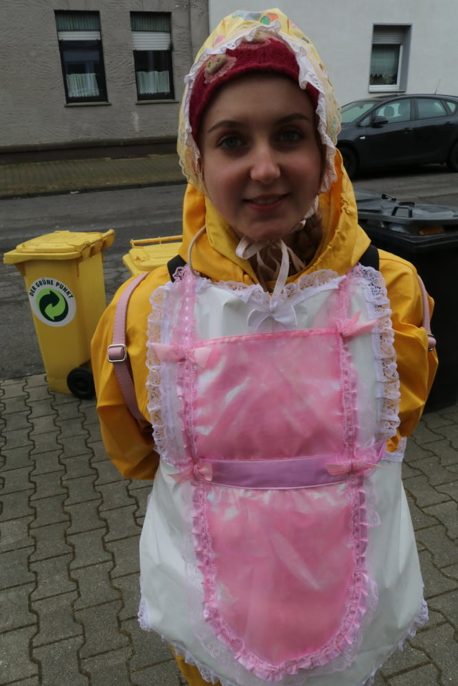 Halal deutsche ausgebildete Gummihure morona pigleta wartet
 #98279682