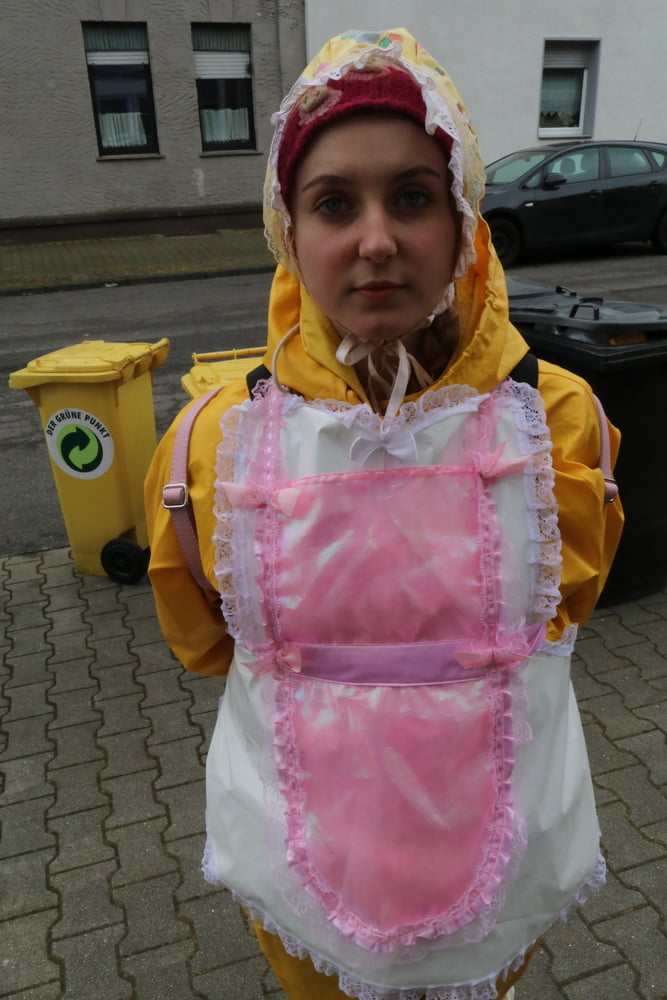 Halal deutsche ausgebildete Gummihure morona pigleta wartet
 #98279685