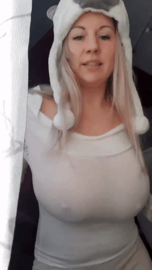 Las tetas traen sonrisas
 #80516016
