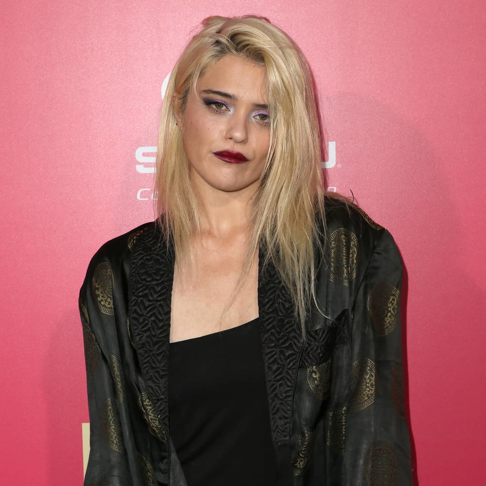 Sky ferreira è caldo!
 #90474142