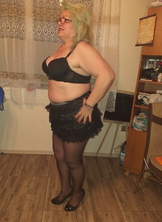 Schwarze BHs an reifen Frauen
 #100270682