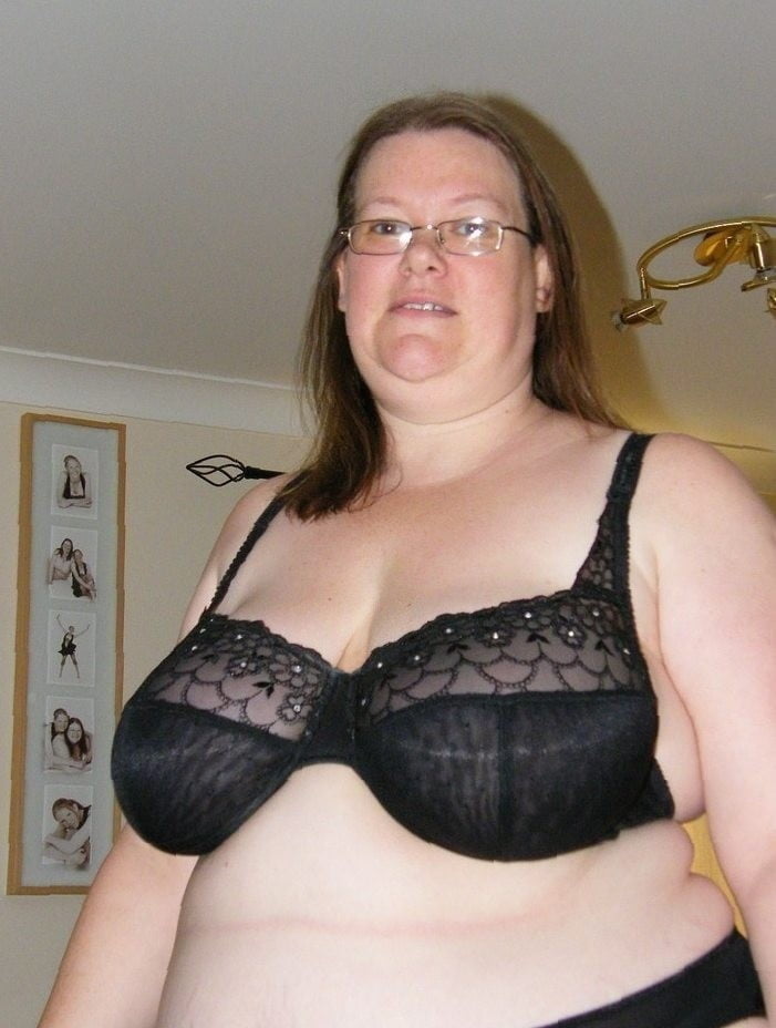 Schwarze BHs an reifen Frauen
 #100270716