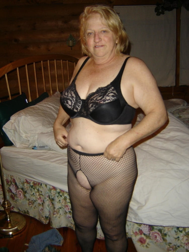 Schwarze BHs an reifen Frauen
 #100270831