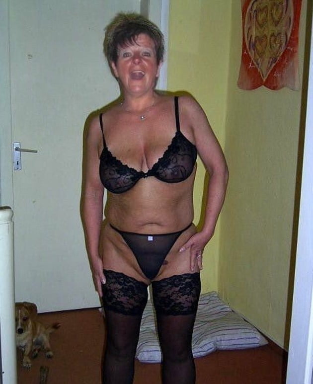 Schwarze BHs an reifen Frauen
 #100270859