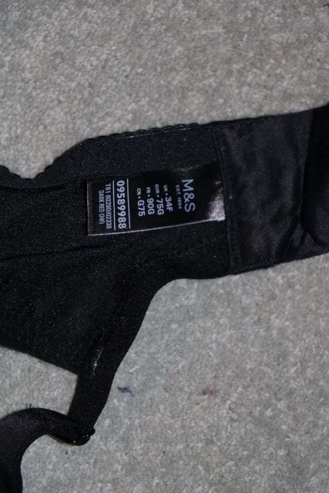 Schwarze BHs an reifen Frauen
 #100270919