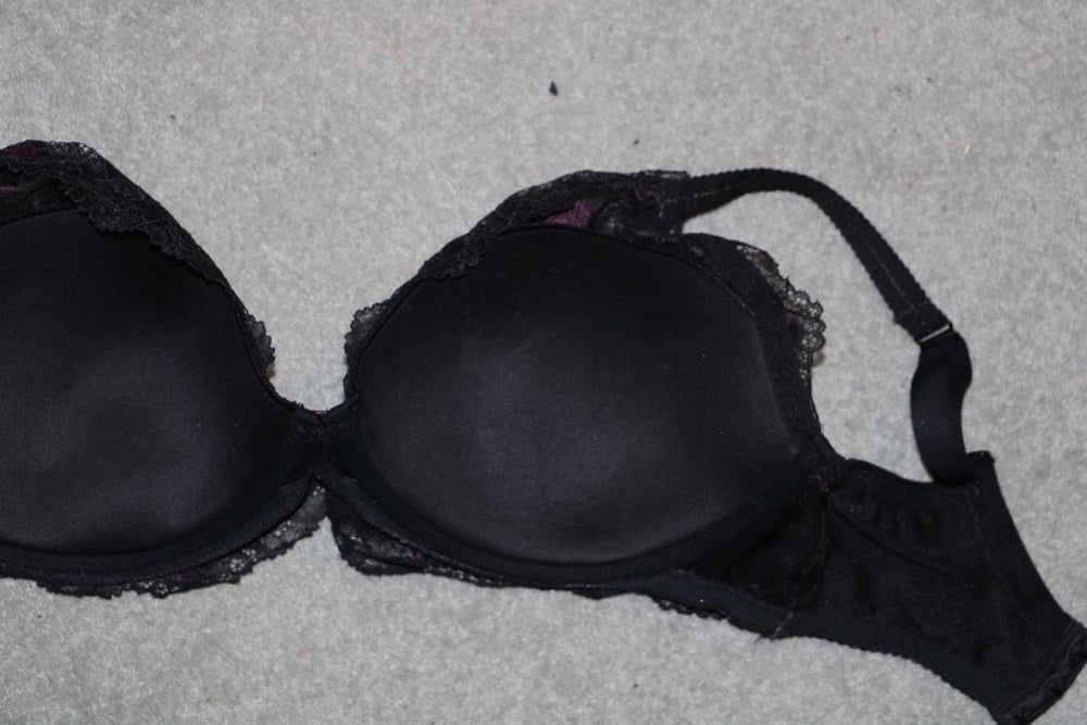 Schwarze BHs an reifen Frauen
 #100270934