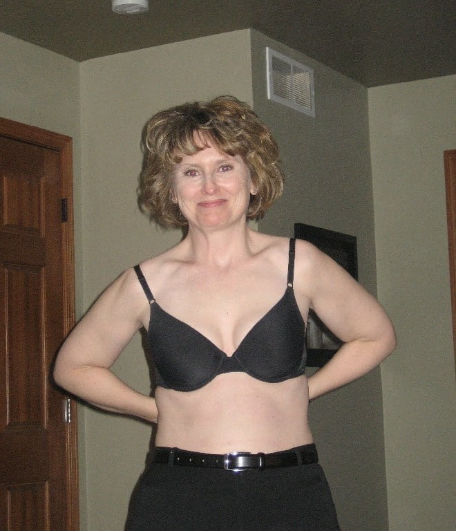 Schwarze BHs an reifen Frauen
 #100270961