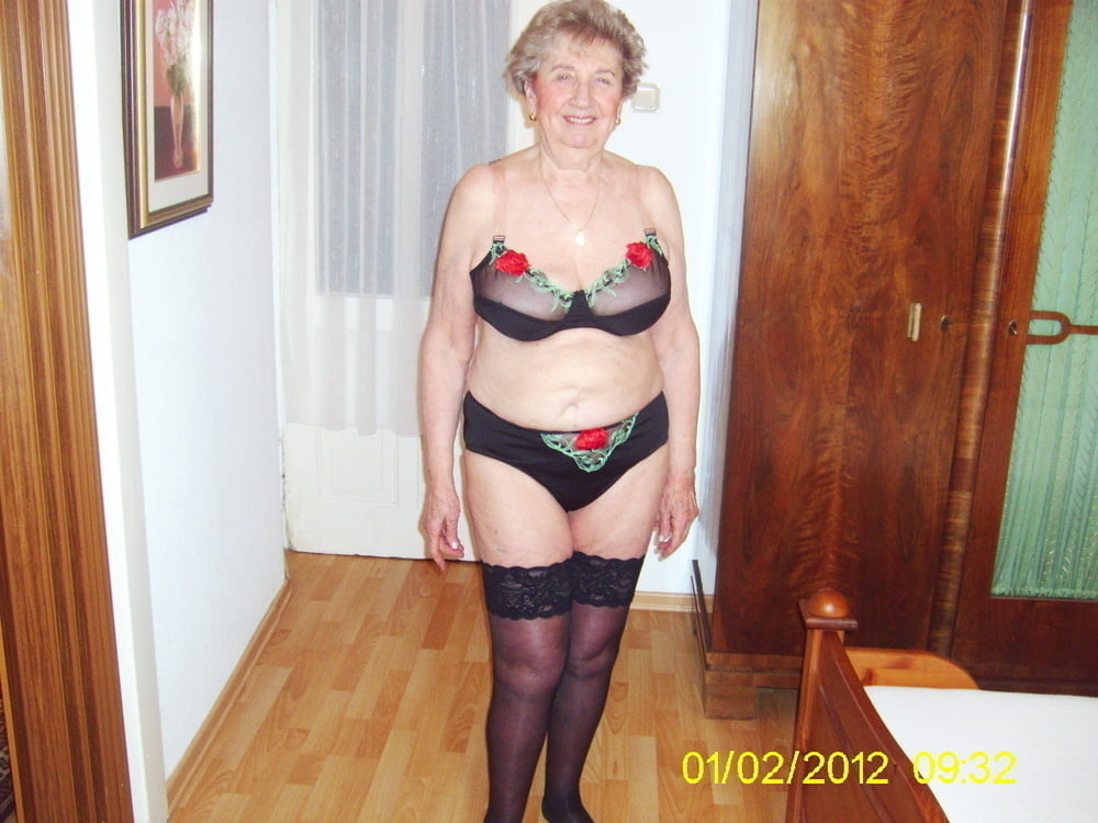 Schwarze BHs an reifen Frauen
 #100271010