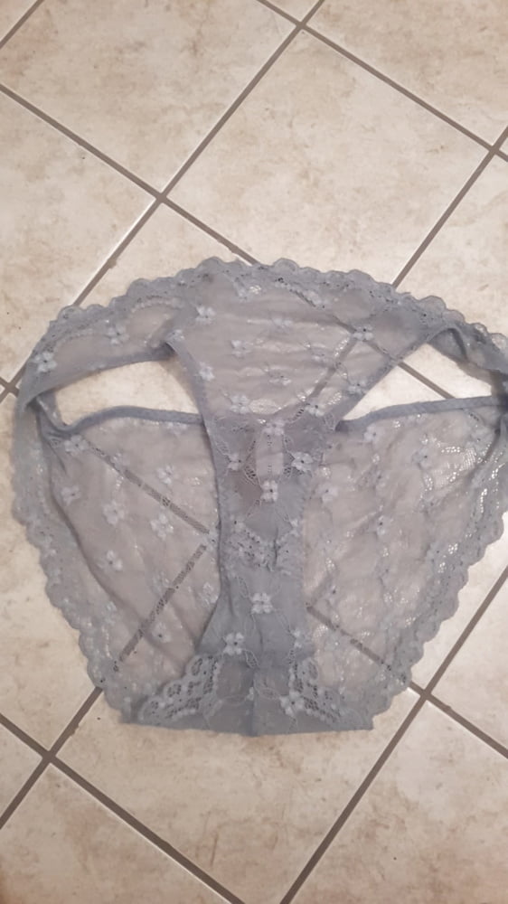 Schwarze BHs an reifen Frauen
 #100271048