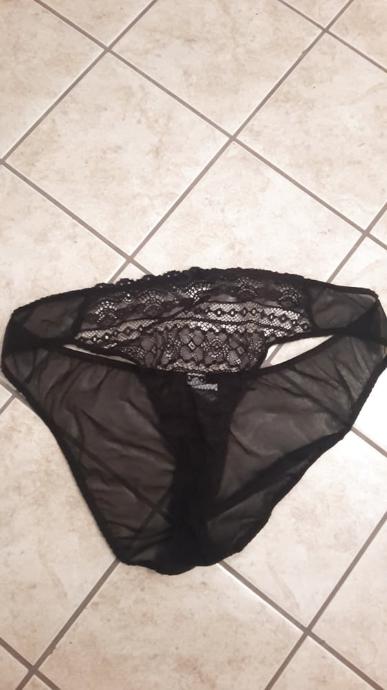 Schwarze BHs an reifen Frauen
 #100271051