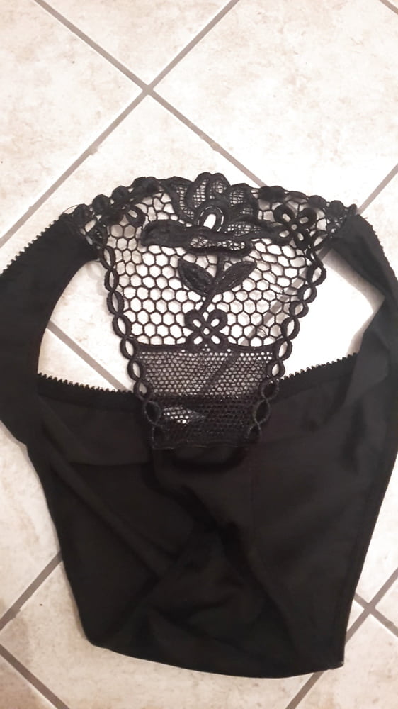 Schwarze BHs an reifen Frauen
 #100271063