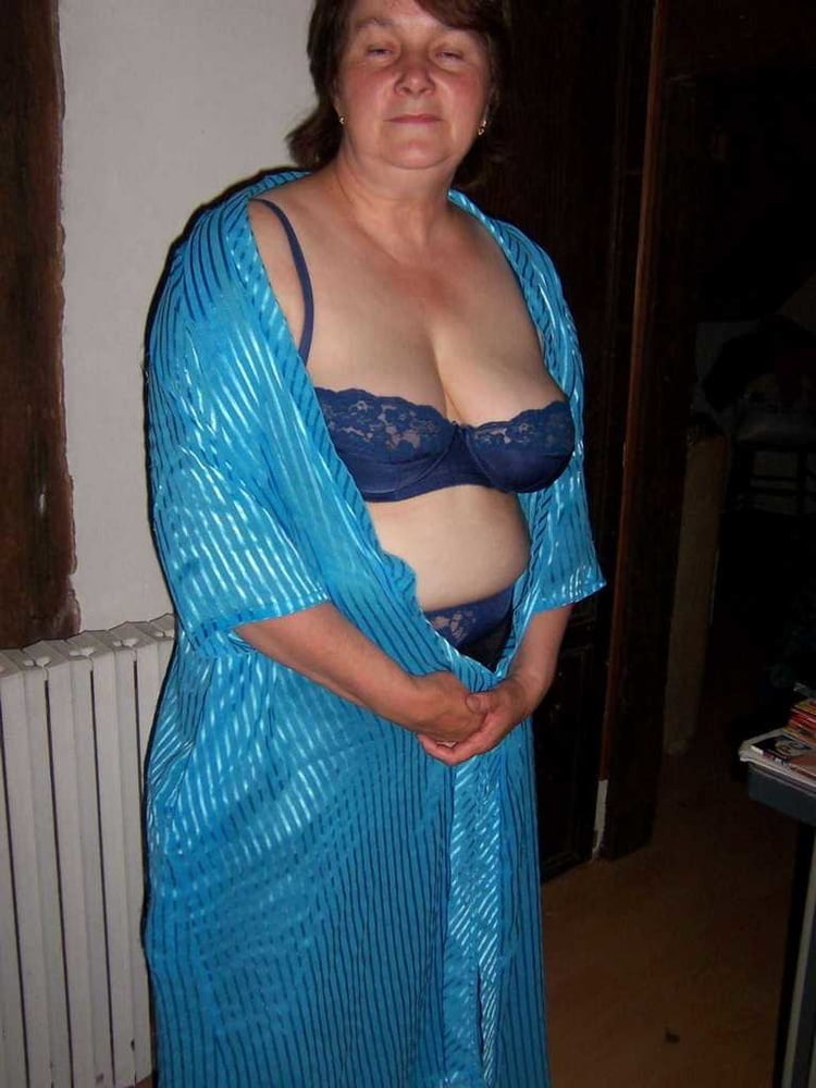 Schwarze BHs an reifen Frauen
 #100271115