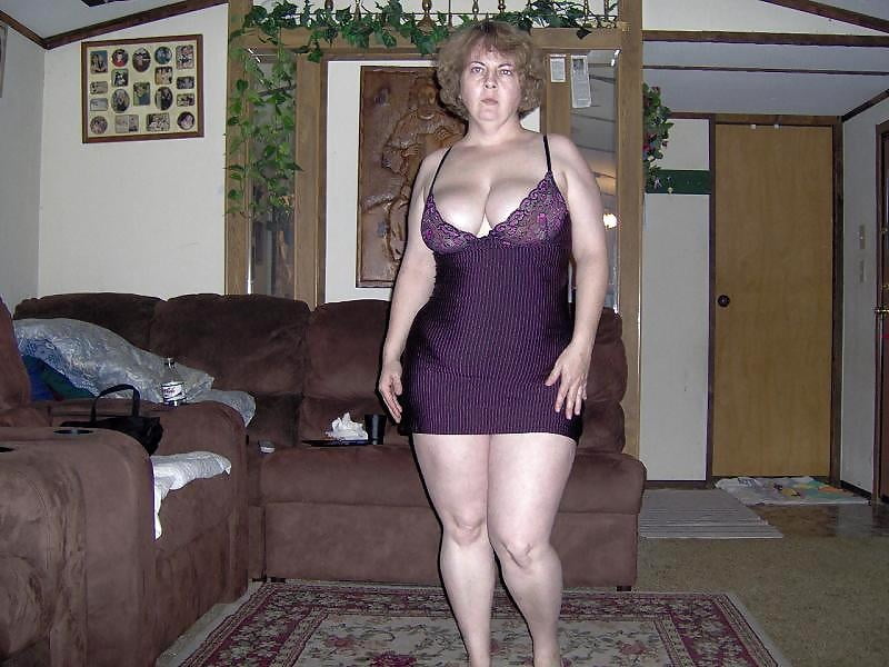 Schwarze BHs an reifen Frauen
 #100271117