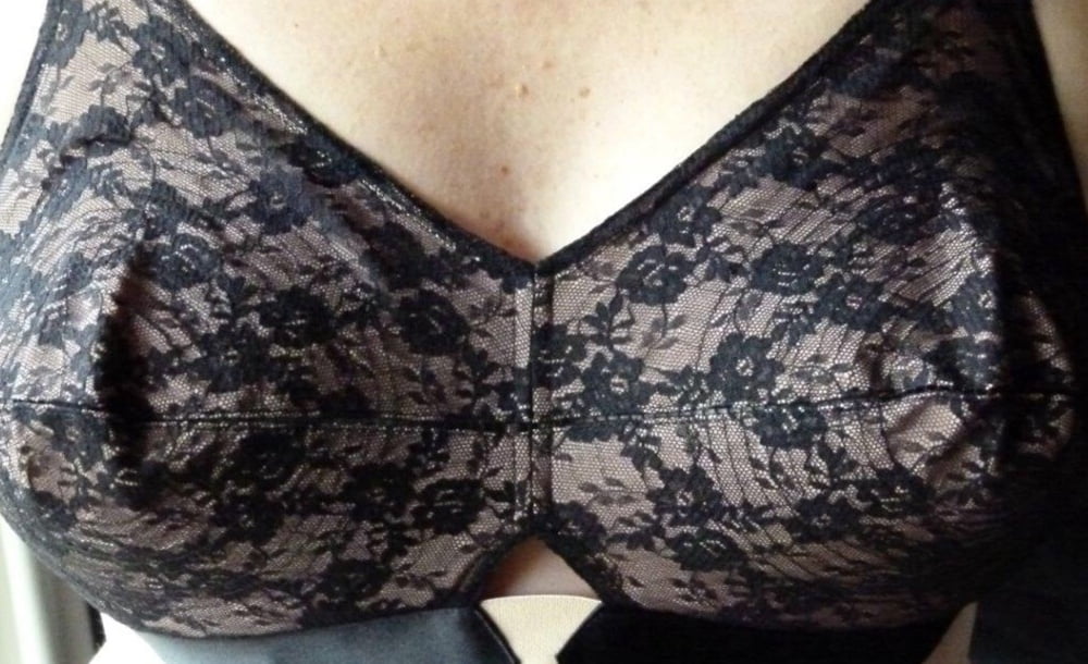 Schwarze BHs an reifen Frauen
 #100271150