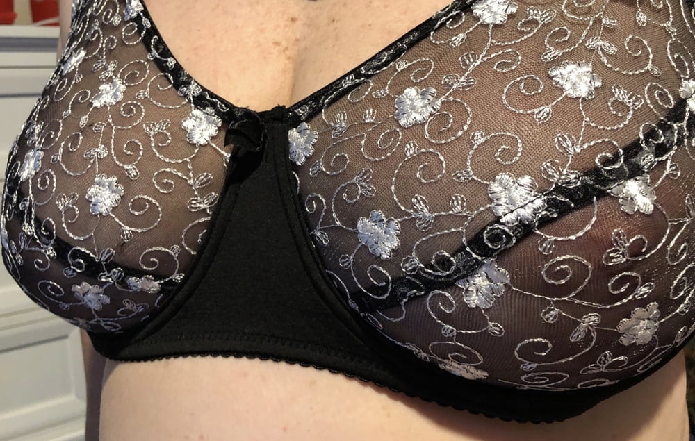 Schwarze BHs an reifen Frauen
 #100271155