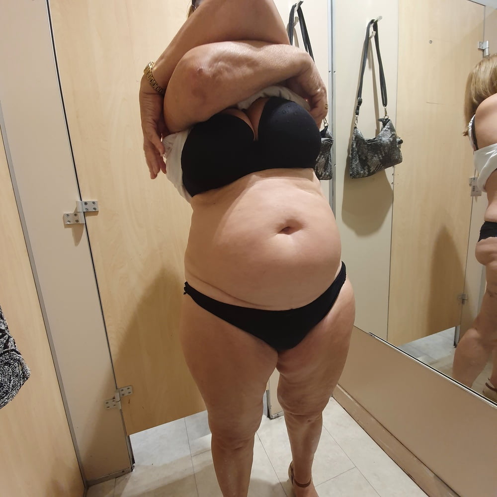 Schwarze BHs an reifen Frauen
 #100271167