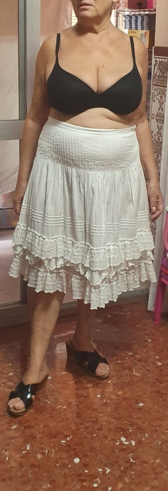 Schwarze BHs an reifen Frauen
 #100271169