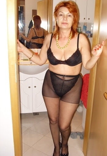 Schwarze BHs an reifen Frauen
 #100271206