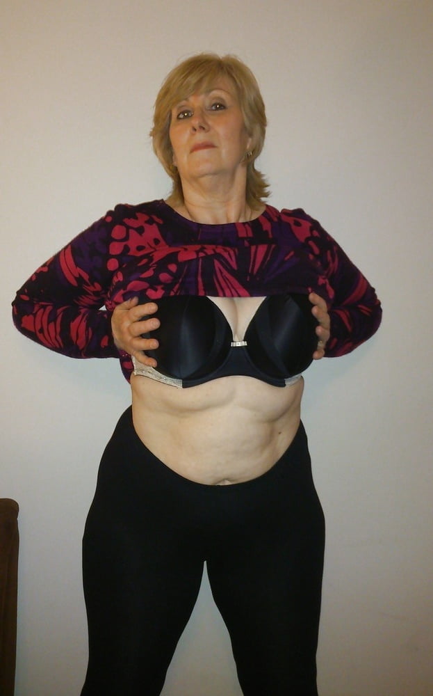 Schwarze BHs an reifen Frauen
 #100271261