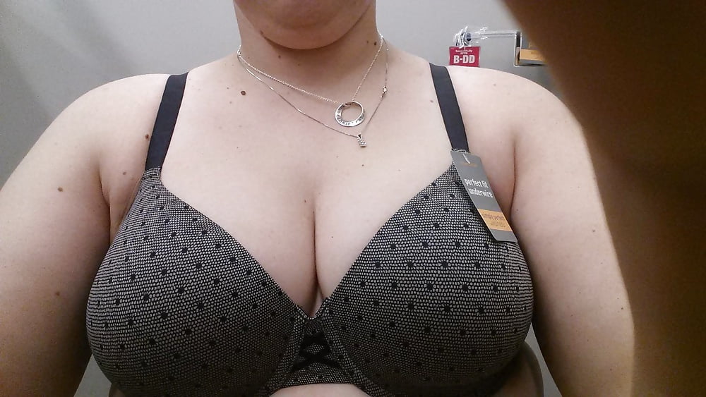 Schwarze BHs an reifen Frauen
 #100271272