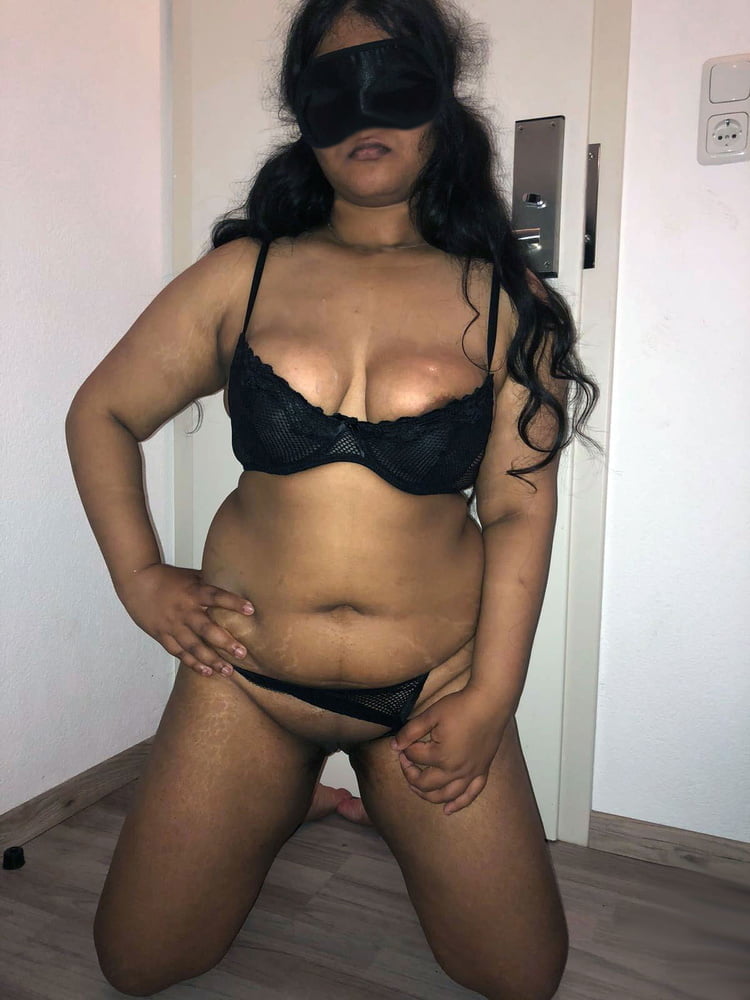 Schwarze BHs an reifen Frauen
 #100271284