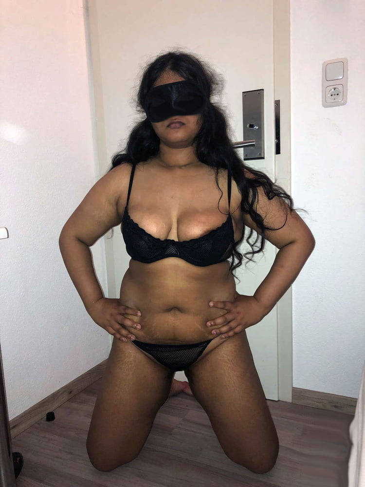 Schwarze BHs an reifen Frauen
 #100271286