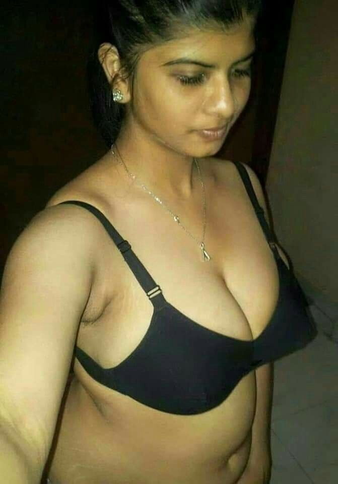 Schwarze BHs an reifen Frauen
 #100271302