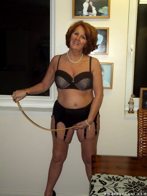 Schwarze BHs an reifen Frauen
 #100271312