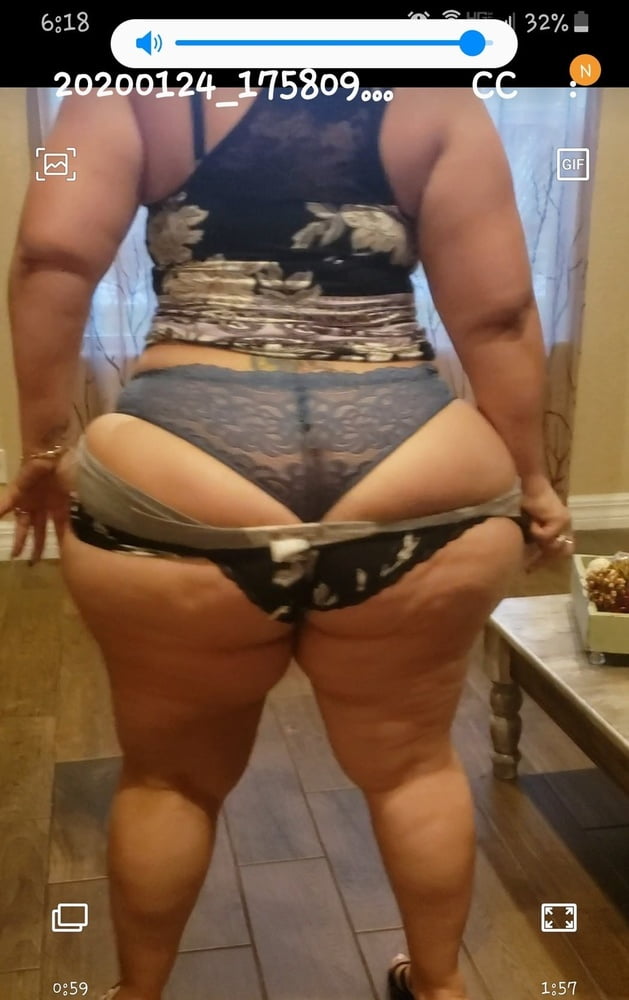 Caderas anchas de las mujeres 324
 #104336419