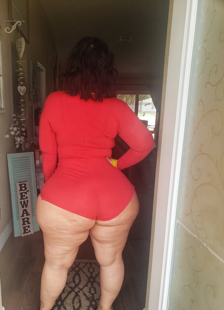 Caderas anchas de las mujeres 324
 #104336470